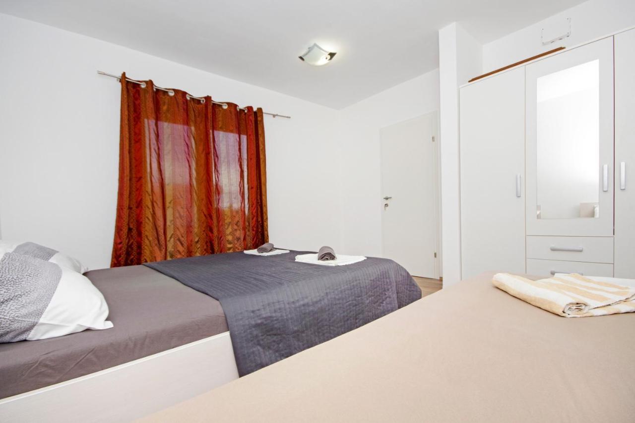 Apartmani Andrija Živogošće Exteriör bild